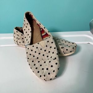Ladies burlap polka dot Toms in EUC